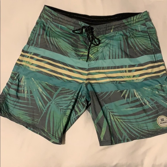 Billabong boardshorts / baggies / swim trunks